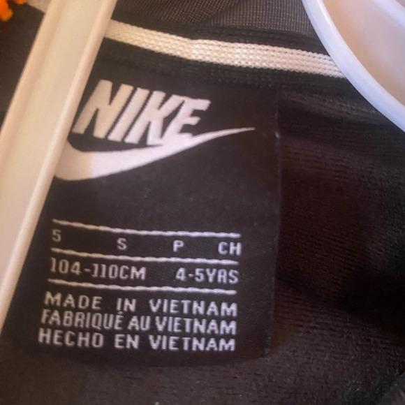 Boy’s Nike Tracksuit - Picture 10 of 10